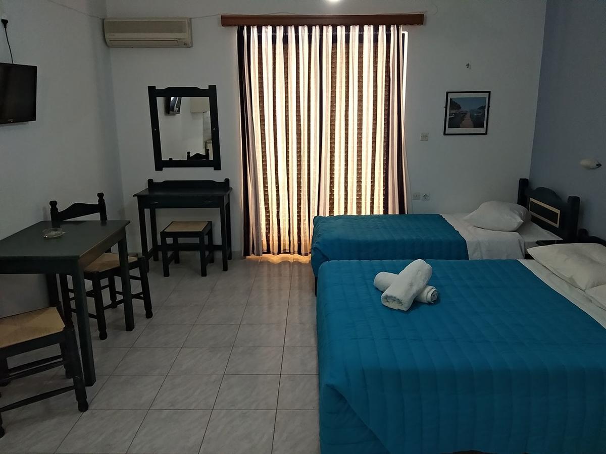 Christina Perlia Studios Poros Town 外观 照片